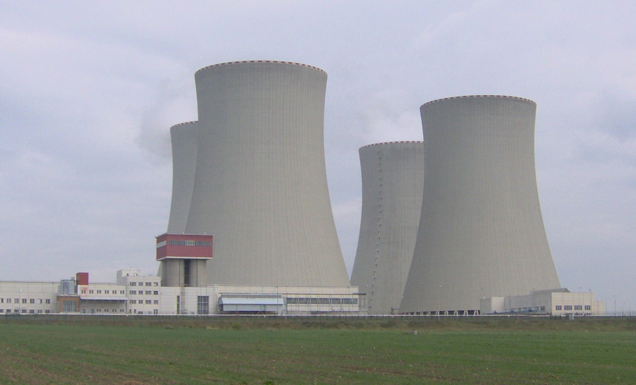 Nuclear power cooling towers