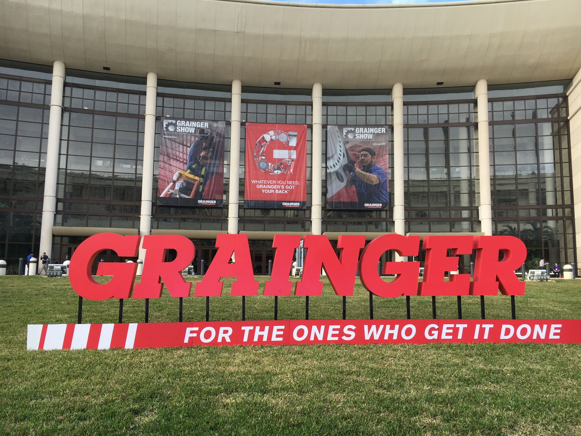 Grainger logo show entrance