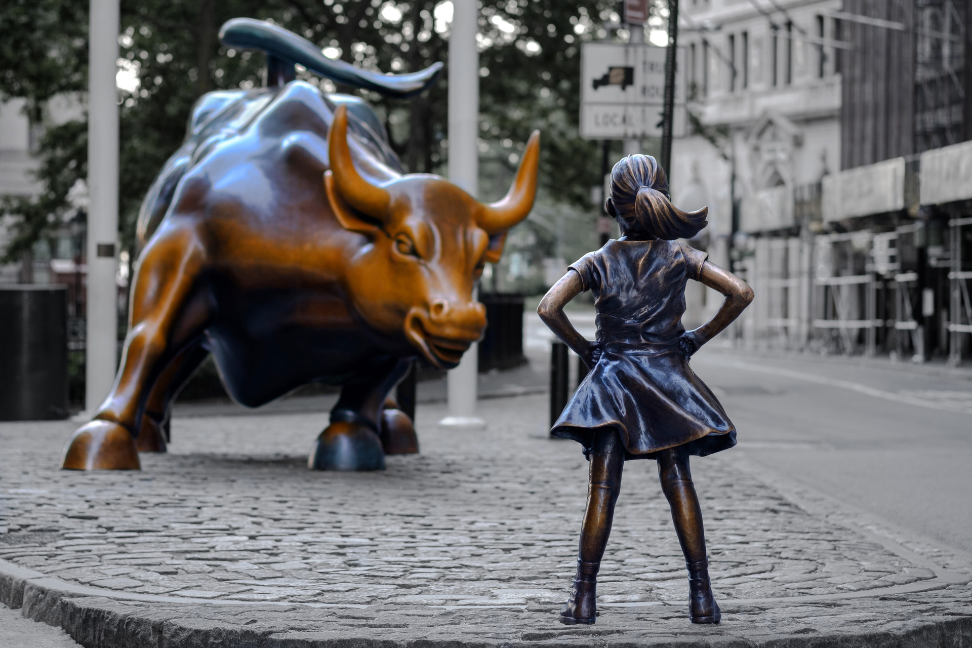 Wall Street Bull And Girl Photo 129389374 Quietbits Dreamstime 61e090ec1bad2