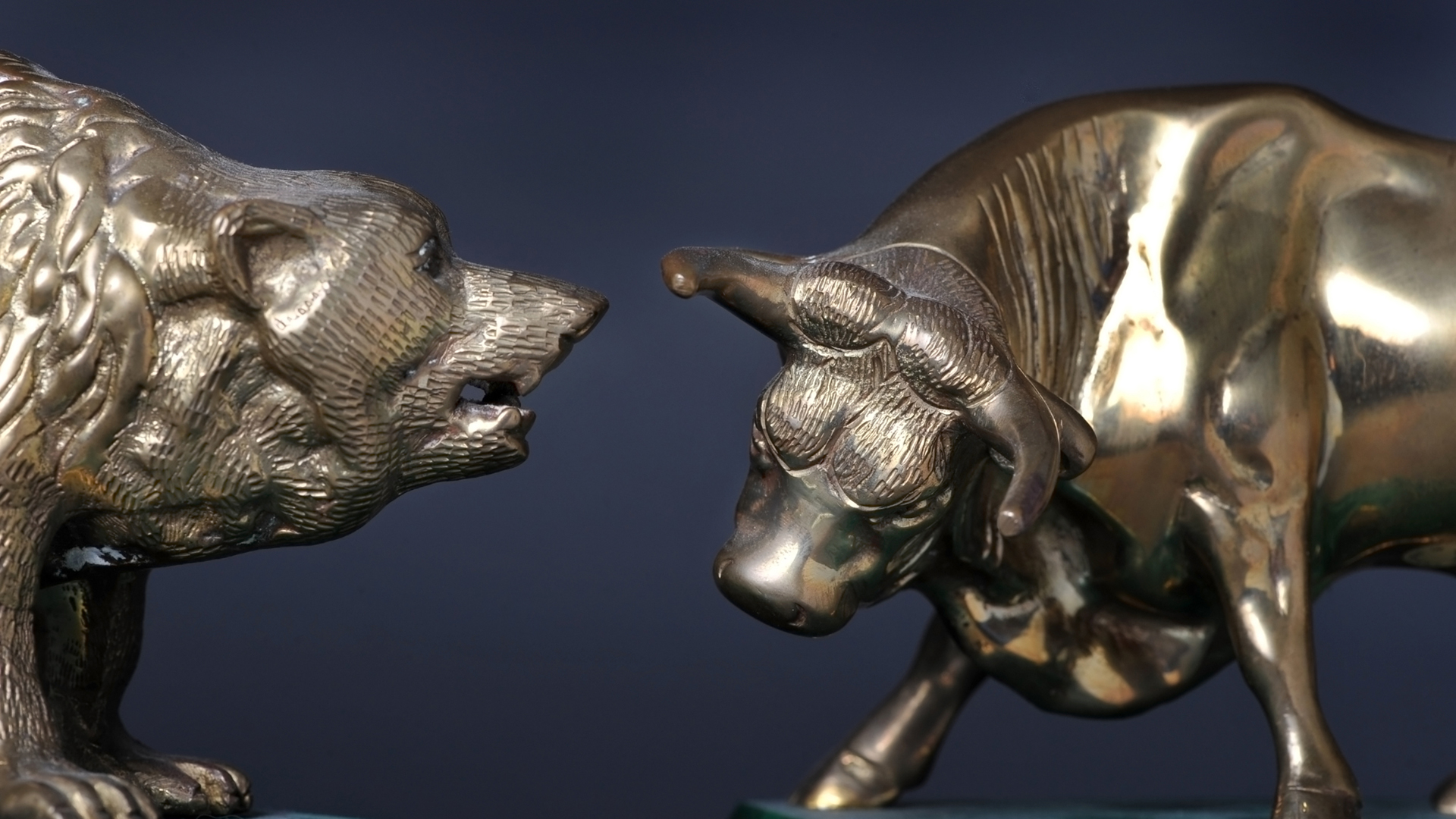 Wall Street Bull Bear Photo 7616826 W scott Mcgill Dreamstime 65315ada83df4